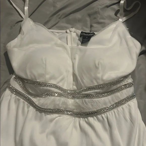 Elegant White Dress with Silver Accents - Picture 1 of 3